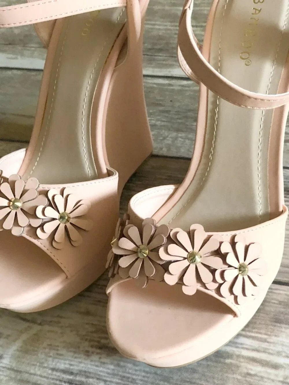 Retro ModCloth (Bamboo) Peach Wedge Sandals Size 9